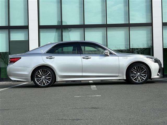 クラウンハイブリッド アスリートＳ　後期型　純正８インチナビ　バックカメラ　衝突被害軽減ブレーキ　レーダークルーズコントロール　横滑り防止装置　前後コーナーセンサー　ドライブレコーダー　ＥＴＣ　パワーシート　シートヒーター　フォグランプ（18枚目）