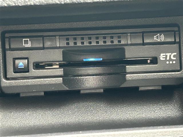 クラウンハイブリッド アスリートＳ　後期型　純正８インチナビ　バックカメラ　衝突被害軽減ブレーキ　レーダークルーズコントロール　横滑り防止装置　前後コーナーセンサー　ドライブレコーダー　ＥＴＣ　パワーシート　シートヒーター　フォグランプ（36枚目）