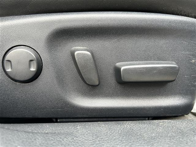 クラウンハイブリッド アスリートＳ　後期型　純正８インチナビ　バックカメラ　衝突被害軽減ブレーキ　レーダークルーズコントロール　横滑り防止装置　前後コーナーセンサー　ドライブレコーダー　ＥＴＣ　パワーシート　シートヒーター　フォグランプ（39枚目）