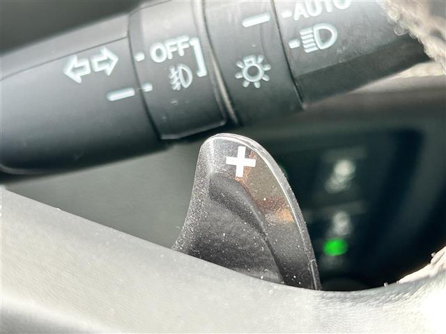 ヴェゼル ハイブリッドＲＳ・ホンダセンシング　純正８インチナビ　バックカメラ　ＥＴＣ　ドライブレコーダー　衝突軽減カメラ　車線逸脱防止機能　ＬＥＤヘッドライト　フォグランプ　オートライト　レーダークルーズコントロール　前席シートヒーター　革ステ（13枚目）