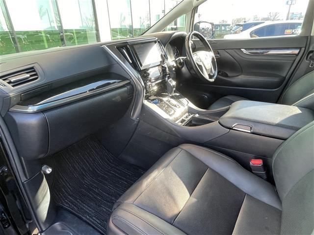 アルファードハイブリッド ＳＲ　Ｃパッケージ　純正ナビ　ＤＶＤ　バックカメラ　モデリスタ製エアロ　ＢＳＭ　サンルーフ　純正フリップダウン　レザーシート　シートヒーター　ベンチレーション　パワーバックドア　デジタルインナーミラー　両側パワスラ（28枚目）