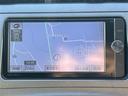 プリウス Ｓ　純正ナビ　車高調　社外グリル　Ｂカメ　ＥＴＣ　フロントカメラ　レーダー探知機　フルオートパワーウインドウ　スペアキー　電動格納ミラー　ドアバイザー　トノカバー　ＨＩＤヘッドライト　純正フロアマット（2枚目）
