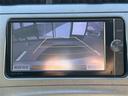 プリウス Ｓ　純正ナビ　車高調　社外グリル　Ｂカメ　ＥＴＣ　フロントカメラ　レーダー探知機　フルオートパワーウインドウ　スペアキー　電動格納ミラー　ドアバイザー　トノカバー　ＨＩＤヘッドライト　純正フロアマット（3枚目）