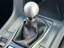 【マニュアルトランスミッション（ＭＴ）】車速や道路状況に応じてシフトレバーとクラッチを操作することで、車との一体感を味わいながら走ることができます。