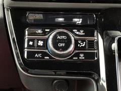 【左右独立温度コントロール式フルオートエアコン（ＤＵＡＬ／ＳＹＮＣ）】運転席側と助手席側でそれぞれ自由に温度設定ができ、快適な風量やモードなどを自動調整します！ 7