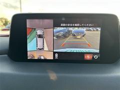 【３６０°ビュー・モニター】まるでクルマを真上から見下ろしたかのような視点で駐車をサポートします！クルマの斜め後ろや真横など、前後左右の４つのカメラの映像が合成されて、モニターに映し出されます。 5