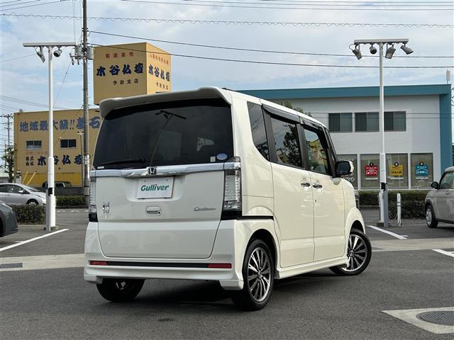 Ｎ－ＢＯＸカスタム Ｇ・ターボパッケージ　純正ナビＣＤ／ＤＶＤ／ワンセク゛　バックカメラ　ＥＴＣ　ドラレコ　クルコン　オートライト　ＬＥＤヘッドライトハロゲンフォグランプ　スマートキー　両側パワスラ　オートエアコン　純正マット　純正アルミ（17枚目）