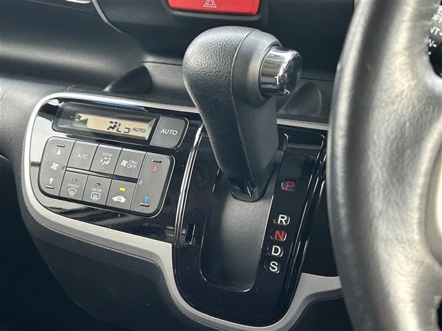 Ｎ－ＢＯＸカスタム Ｇ・ターボパッケージ　純正ナビＣＤ／ＤＶＤ／ワンセク゛　バックカメラ　ＥＴＣ　ドラレコ　クルコン　オートライト　ＬＥＤヘッドライトハロゲンフォグランプ　スマートキー　両側パワスラ　オートエアコン　純正マット　純正アルミ（25枚目）