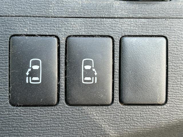 アイシス プラタナ　Ｖセレクションホワイトインテリアパッケージ　両側ハ゜ワスラ／３列シート／ＤラーＯＰ純ナヒ゛／ＡＭ／ＦＭ／ＤＶＤ／ワンセク゛／ＢＴ／Ｂカメラ／エンシ゛ンスタートホ゛タン／フロント／リア／エアロ／スマートキー／スヘ゜アキー／ＡＢＳ／Ｗエアハ゛ック゛（2枚目）