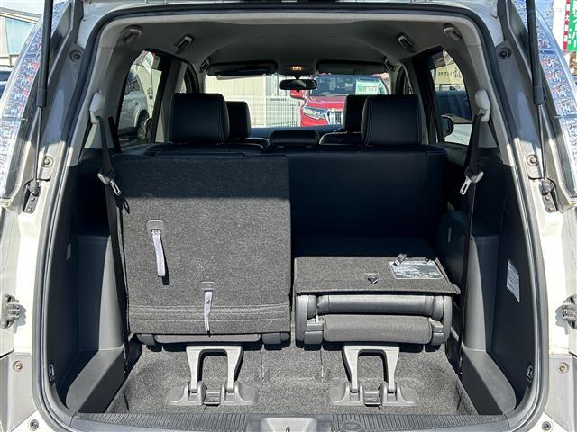 アイシス プラタナ　Ｖセレクションホワイトインテリアパッケージ　両側ハ゜ワスラ／３列シート／ＤラーＯＰ純ナヒ゛／ＡＭ／ＦＭ／ＤＶＤ／ワンセク゛／ＢＴ／Ｂカメラ／エンシ゛ンスタートホ゛タン／フロント／リア／エアロ／スマートキー／スヘ゜アキー／ＡＢＳ／Ｗエアハ゛ック゛（5枚目）