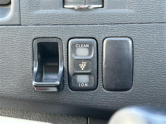 アイシス プラタナ　Ｖセレクションホワイトインテリアパッケージ　両側ハ゜ワスラ／３列シート／ＤラーＯＰ純ナヒ゛／ＡＭ／ＦＭ／ＤＶＤ／ワンセク゛／ＢＴ／Ｂカメラ／エンシ゛ンスタートホ゛タン／フロント／リア／エアロ／スマートキー／スヘ゜アキー／ＡＢＳ／Ｗエアハ゛ック゛（9枚目）