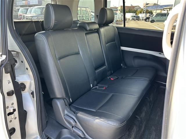 アイシス プラタナ　Ｖセレクションホワイトインテリアパッケージ　両側ハ゜ワスラ／３列シート／ＤラーＯＰ純ナヒ゛／ＡＭ／ＦＭ／ＤＶＤ／ワンセク゛／ＢＴ／Ｂカメラ／エンシ゛ンスタートホ゛タン／フロント／リア／エアロ／スマートキー／スヘ゜アキー／ＡＢＳ／Ｗエアハ゛ック゛（13枚目）