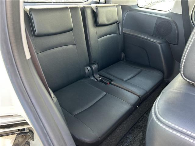 アイシス プラタナ　Ｖセレクションホワイトインテリアパッケージ　両側ハ゜ワスラ／３列シート／ＤラーＯＰ純ナヒ゛／ＡＭ／ＦＭ／ＤＶＤ／ワンセク゛／ＢＴ／Ｂカメラ／エンシ゛ンスタートホ゛タン／フロント／リア／エアロ／スマートキー／スヘ゜アキー／ＡＢＳ／Ｗエアハ゛ック゛（14枚目）