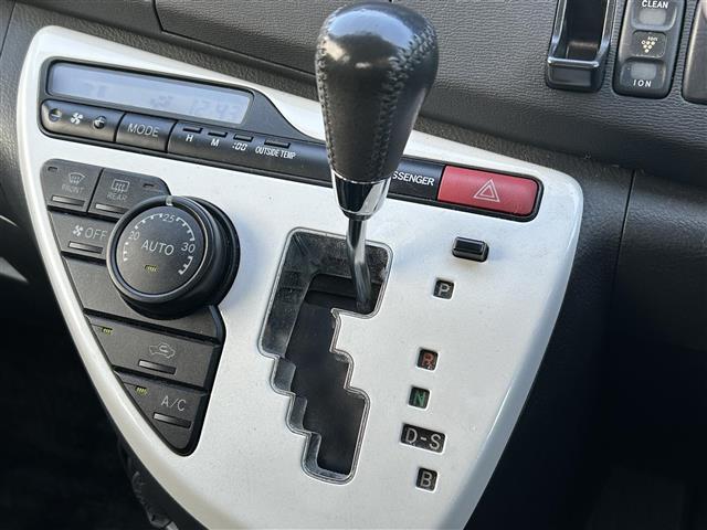 アイシス プラタナ　Ｖセレクションホワイトインテリアパッケージ　両側ハ゜ワスラ／３列シート／ＤラーＯＰ純ナヒ゛／ＡＭ／ＦＭ／ＤＶＤ／ワンセク゛／ＢＴ／Ｂカメラ／エンシ゛ンスタートホ゛タン／フロント／リア／エアロ／スマートキー／スヘ゜アキー／ＡＢＳ／Ｗエアハ゛ック゛（25枚目）