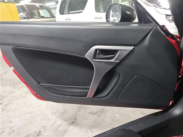 コペン ローブ 純正ナビ フルセグ ETC LEDヘッドライト ブラックインテリアパック ロッソモデロマフラー 純正16インチアルミ アイドリングストップ トランクリッドイージクローザー スマートキー 禁煙車(24枚目)