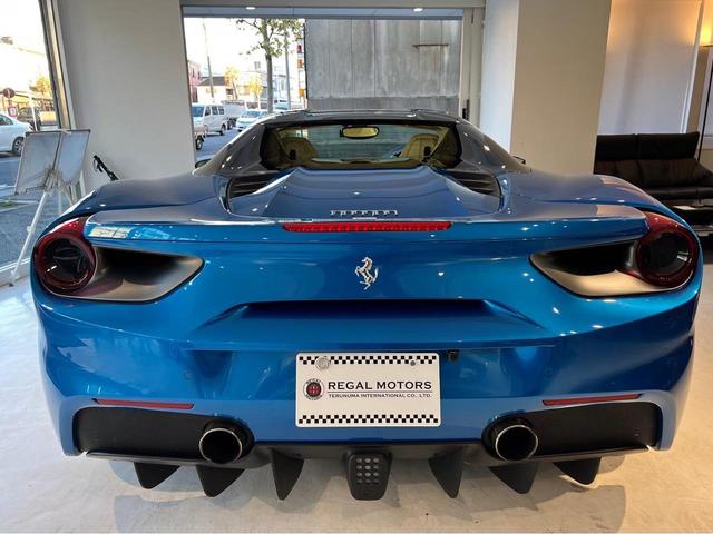 ４８８スパイダー Ｆ１　ＤＣＴ　右Ｈ　ＯＰ６４７　カーボンＤゾーンＬＥＤステア　カーボンセンターブリッジ　ツートンＯＰカラー　フロントリフター　プロテクションフィルム　リアカメラ　正規Ｄ車・Ｄ記録　フル電動シート（10枚目）
