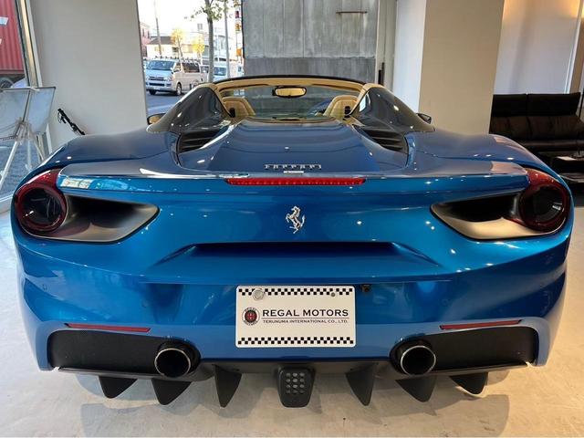 ４８８スパイダー Ｆ１　ＤＣＴ　右Ｈ　ＯＰ６４７　カーボンＤゾーンＬＥＤステア　カーボンセンターブリッジ　ツートンＯＰカラー　フロントリフター　プロテクションフィルム　リアカメラ　正規Ｄ車・Ｄ記録　フル電動シート（11枚目）