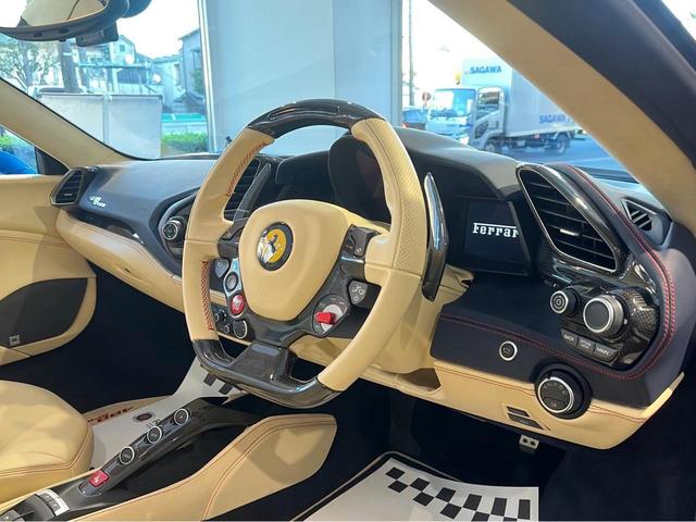 ４８８スパイダー Ｆ１　ＤＣＴ　右Ｈ　ＯＰ６４７　カーボンＤゾーンＬＥＤステア　カーボンセンターブリッジ　ツートンＯＰカラー　フロントリフター　プロテクションフィルム　リアカメラ　正規Ｄ車・Ｄ記録　フル電動シート（13枚目）