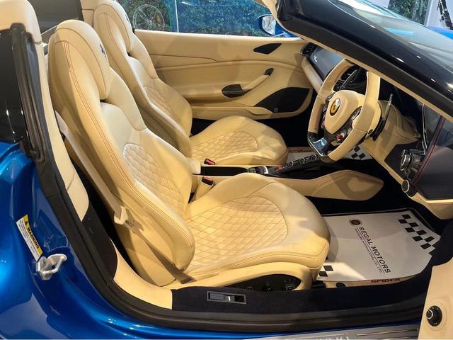 ４８８スパイダー Ｆ１　ＤＣＴ　右Ｈ　ＯＰ６４７　カーボンＤゾーンＬＥＤステア　カーボンセンターブリッジ　ツートンＯＰカラー　フロントリフター　プロテクションフィルム　リアカメラ　正規Ｄ車・Ｄ記録　フル電動シート（14枚目）