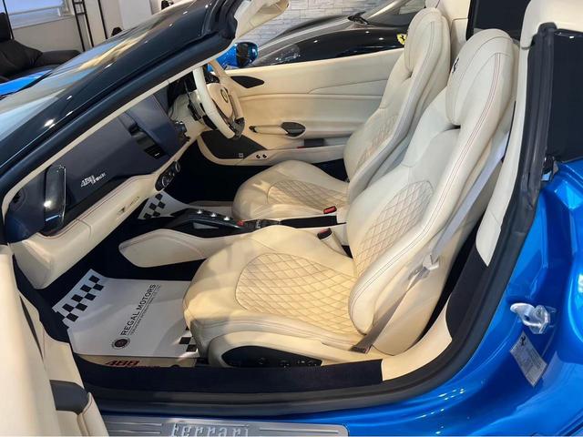 ４８８スパイダー Ｆ１　ＤＣＴ　右Ｈ　ＯＰ６４７　カーボンＤゾーンＬＥＤステア　カーボンセンターブリッジ　ツートンＯＰカラー　フロントリフター　プロテクションフィルム　リアカメラ　正規Ｄ車・Ｄ記録　フル電動シート（16枚目）