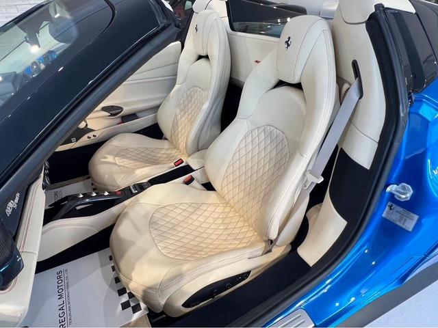 ４８８スパイダー Ｆ１　ＤＣＴ　右Ｈ　ＯＰ６４７　カーボンＤゾーンＬＥＤステア　カーボンセンターブリッジ　ツートンＯＰカラー　フロントリフター　プロテクションフィルム　リアカメラ　正規Ｄ車・Ｄ記録　フル電動シート（17枚目）