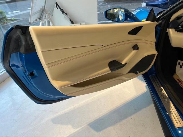 ４８８スパイダー Ｆ１　ＤＣＴ　右Ｈ　ＯＰ６４７　カーボンＤゾーンＬＥＤステア　カーボンセンターブリッジ　ツートンＯＰカラー　フロントリフター　プロテクションフィルム　リアカメラ　正規Ｄ車・Ｄ記録　フル電動シート（18枚目）