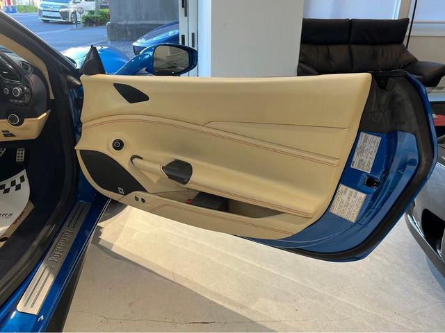 ４８８スパイダー Ｆ１　ＤＣＴ　右Ｈ　ＯＰ６４７　カーボンＤゾーンＬＥＤステア　カーボンセンターブリッジ　ツートンＯＰカラー　フロントリフター　プロテクションフィルム　リアカメラ　正規Ｄ車・Ｄ記録　フル電動シート（19枚目）