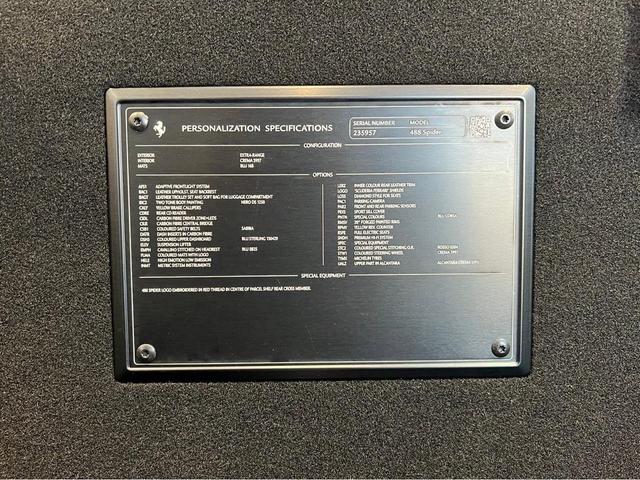 ４８８スパイダー Ｆ１　ＤＣＴ　右Ｈ　ＯＰ６４７　カーボンＤゾーンＬＥＤステア　カーボンセンターブリッジ　ツートンＯＰカラー　フロントリフター　プロテクションフィルム　リアカメラ　正規Ｄ車・Ｄ記録　フル電動シート（20枚目）