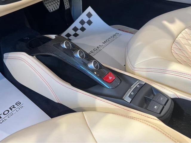 ４８８スパイダー Ｆ１　ＤＣＴ　右Ｈ　ＯＰ６４７　カーボンＤゾーンＬＥＤステア　カーボンセンターブリッジ　ツートンＯＰカラー　フロントリフター　プロテクションフィルム　リアカメラ　正規Ｄ車・Ｄ記録　フル電動シート（25枚目）