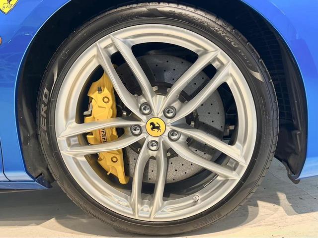 ４８８スパイダー Ｆ１　ＤＣＴ　右Ｈ　ＯＰ６４７　カーボンＤゾーンＬＥＤステア　カーボンセンターブリッジ　ツートンＯＰカラー　フロントリフター　プロテクションフィルム　リアカメラ　正規Ｄ車・Ｄ記録　フル電動シート（27枚目）