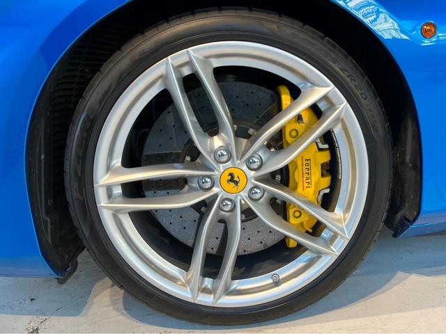 ４８８スパイダー Ｆ１　ＤＣＴ　右Ｈ　ＯＰ６４７　カーボンＤゾーンＬＥＤステア　カーボンセンターブリッジ　ツートンＯＰカラー　フロントリフター　プロテクションフィルム　リアカメラ　正規Ｄ車・Ｄ記録　フル電動シート（28枚目）