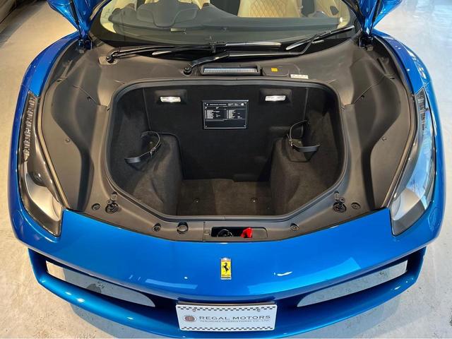 ４８８スパイダー Ｆ１　ＤＣＴ　右Ｈ　ＯＰ６４７　カーボンＤゾーンＬＥＤステア　カーボンセンターブリッジ　ツートンＯＰカラー　フロントリフター　プロテクションフィルム　リアカメラ　正規Ｄ車・Ｄ記録　フル電動シート（31枚目）
