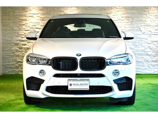 Ｘ６ Ｍ ベースグレード　２１インチ純正アルミホイール　サンルーフ　ｈａｒｍａｎ／ｋａｒｄｏｎサウンド　カーボンファイバーインテリア　黒メリノレザー　アダプティブＬＥＤヘッドライト　パークディスタンスコントロール（2枚目）
