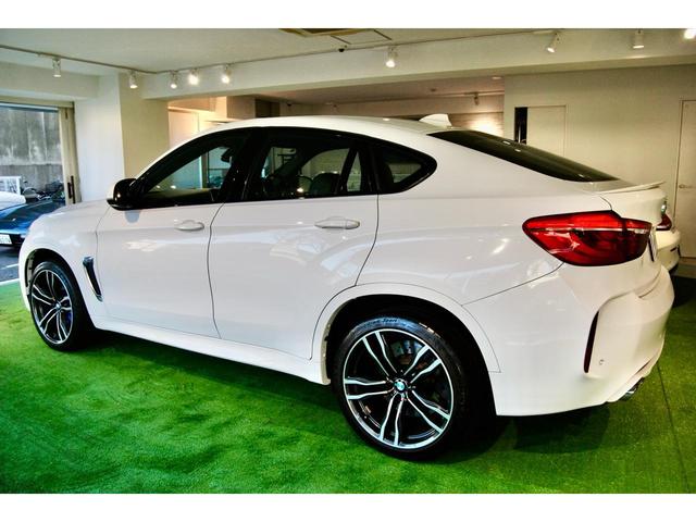 Ｘ６ Ｍ ベースグレード　２１インチ純正アルミホイール　サンルーフ　ｈａｒｍａｎ／ｋａｒｄｏｎサウンド　カーボンファイバーインテリア　黒メリノレザー　アダプティブＬＥＤヘッドライト　パークディスタンスコントロール（5枚目）