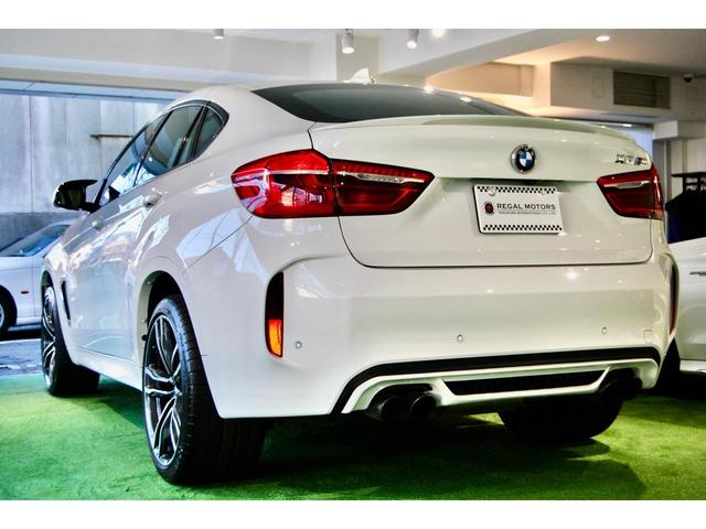 Ｘ６ Ｍ ベースグレード　２１インチ純正アルミホイール　サンルーフ　ｈａｒｍａｎ／ｋａｒｄｏｎサウンド　カーボンファイバーインテリア　黒メリノレザー　アダプティブＬＥＤヘッドライト　パークディスタンスコントロール（6枚目）