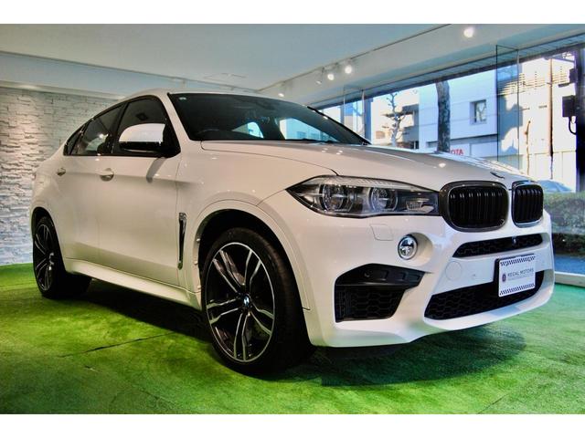 Ｘ６ Ｍ ベースグレード　２１インチ純正アルミホイール　サンルーフ　ｈａｒｍａｎ／ｋａｒｄｏｎサウンド　カーボンファイバーインテリア　黒メリノレザー　アダプティブＬＥＤヘッドライト　パークディスタンスコントロール（10枚目）