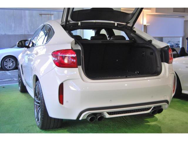 Ｘ６ Ｍ ベースグレード　２１インチ純正アルミホイール　サンルーフ　ｈａｒｍａｎ／ｋａｒｄｏｎサウンド　カーボンファイバーインテリア　黒メリノレザー　アダプティブＬＥＤヘッドライト　パークディスタンスコントロール（11枚目）