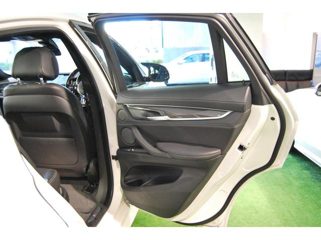 Ｘ６ Ｍ ベースグレード　２１インチ純正アルミホイール　サンルーフ　ｈａｒｍａｎ／ｋａｒｄｏｎサウンド　カーボンファイバーインテリア　黒メリノレザー　アダプティブＬＥＤヘッドライト　パークディスタンスコントロール（18枚目）