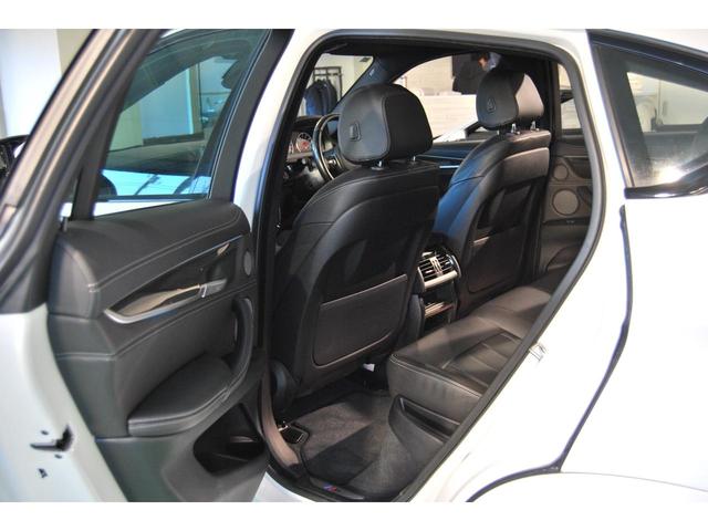 Ｘ６ Ｍ ベースグレード　２１インチ純正アルミホイール　サンルーフ　ｈａｒｍａｎ／ｋａｒｄｏｎサウンド　カーボンファイバーインテリア　黒メリノレザー　アダプティブＬＥＤヘッドライト　パークディスタンスコントロール（21枚目）