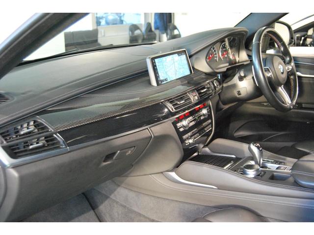 Ｘ６ Ｍ ベースグレード　２１インチ純正アルミホイール　サンルーフ　ｈａｒｍａｎ／ｋａｒｄｏｎサウンド　カーボンファイバーインテリア　黒メリノレザー　アダプティブＬＥＤヘッドライト　パークディスタンスコントロール（24枚目）