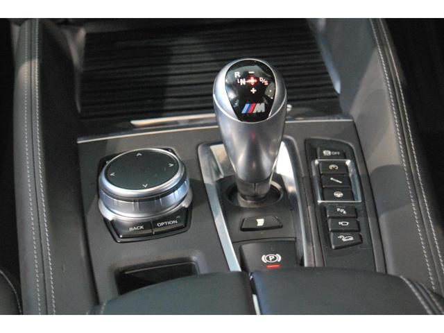 Ｘ６ Ｍ ベースグレード　２１インチ純正アルミホイール　サンルーフ　ｈａｒｍａｎ／ｋａｒｄｏｎサウンド　カーボンファイバーインテリア　黒メリノレザー　アダプティブＬＥＤヘッドライト　パークディスタンスコントロール（33枚目）