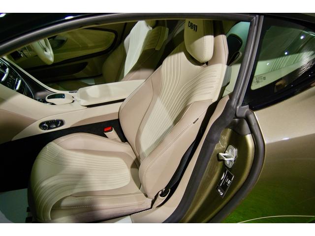 ＤＢ１１ 　ＤＢ１１ロゴ型押しヘッドレストディテール、アデングリーンカラー、ヒーテッド＆ベンチシートレッドキャリパー、１０スポークグロスブラックＤＴホイール、アイボリー＆アイスモカレザー、タッチパッドコントロール（15枚目）