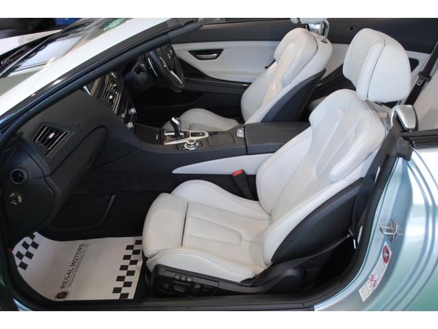 Ｍ６ カブリオレ　４．４　カーボンインテリアトリム／ヘッドアップディスプレイ／フルレザー／バックカメラ／２０インチＭツインスポーク／ドラレコ／ＥＴＣ（13枚目）