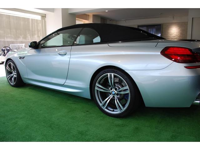 Ｍ６ カブリオレ　４．４　カーボンインテリアトリム／ヘッドアップディスプレイ／フルレザー／バックカメラ／２０インチＭツインスポーク／ドラレコ／ＥＴＣ（23枚目）