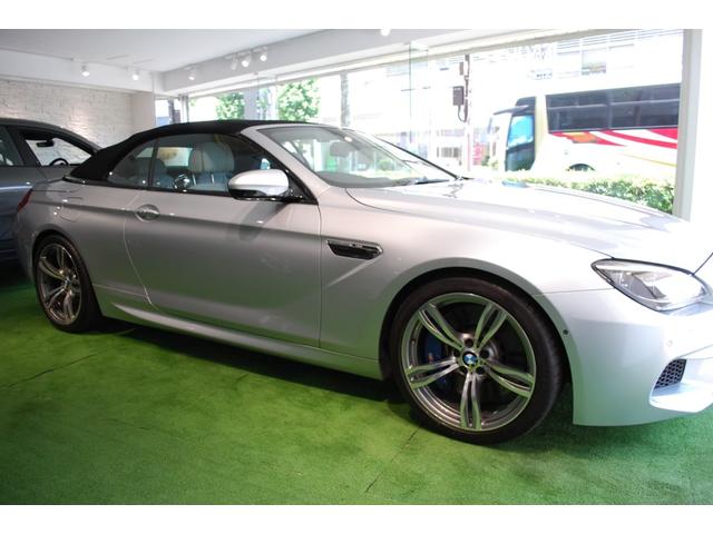 Ｍ６ カブリオレ　４．４　カーボンインテリアトリム／ヘッドアップディスプレイ／フルレザー／バックカメラ／２０インチＭツインスポーク／ドラレコ／ＥＴＣ（25枚目）
