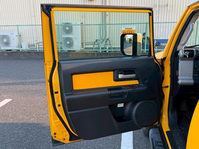 ＦＪクルーザー ベースグレード　４ＷＤ　ＥＴＣ　バックカメラ　ナビ　社外フロントグリルガード　キーレス　背面タイヤ　アルミホイール（11枚目）
