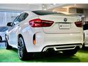 Ｘ６ Ｍ ベースグレード　２１インチ純正アルミホイール　サンルーフ　ｈａｒｍａｎ／ｋａｒｄｏｎサウンド　カーボンファイバーインテリア　黒メリノレザー　アダプティブＬＥＤヘッドライト　パークディスタンスコントロール（6枚目）