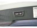 ベースグレード　２１インチ純正アルミホイール　サンルーフ　ｈａｒｍａｎ／ｋａｒｄｏｎサウンド　カーボンファイバーインテリア　黒メリノレザー　アダプティブＬＥＤヘッドライト　パークディスタンスコントロール（13枚目）