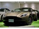 ＤＢ１１ 　ＤＢ１１ロゴ型押しヘッドレストディテール、アデングリーンカラー、ヒーテッド＆ベンチシートレッドキャリパー、１０スポークグロスブラックＤＴホイール、アイボリー＆アイスモカレザー、タッチパッドコントロール（2枚目）