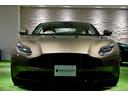 ＤＢ１１ 　ＤＢ１１ロゴ型押しヘッドレストディテール、アデングリーンカラー、ヒーテッド＆ベンチシートレッドキャリパー、１０スポークグロスブラックＤＴホイール、アイボリー＆アイスモカレザー、タッチパッドコントロール（3枚目）